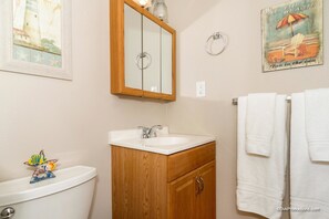 Ferienhaus, Mehrere Betten (Coastal Cottage Haven) | Badezimmer