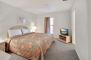 1 slaapkamer, een strijkplank/strijkijzer, gratis wifi, beddengoed