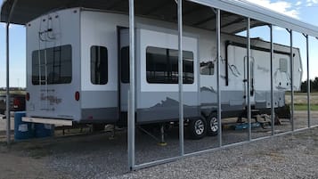 Basic Mobile Home, 1 Queen Bed, Non Smoking | Free WiFi