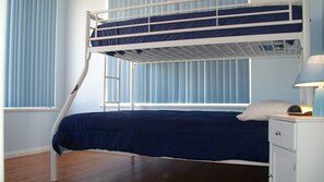 4 bedrooms, iron/ironing board, bed sheets