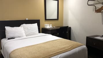 Classic Room 1 Queen Bed, Non Smoking | In-room safe, desk, blackout curtains, soundproofing