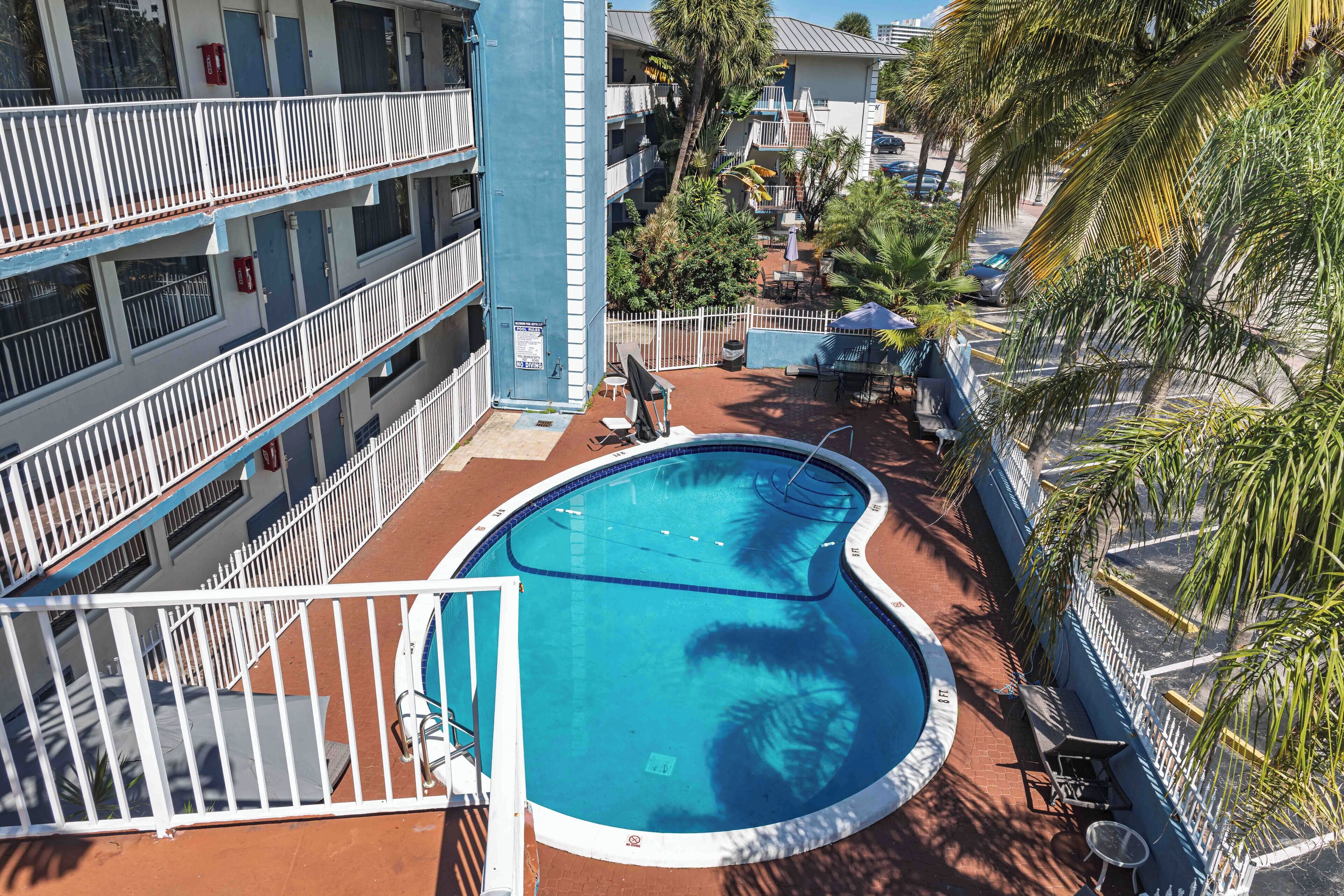 야외 수영장, 07:00 ~ 19:00 오픈, 일광욕 의자