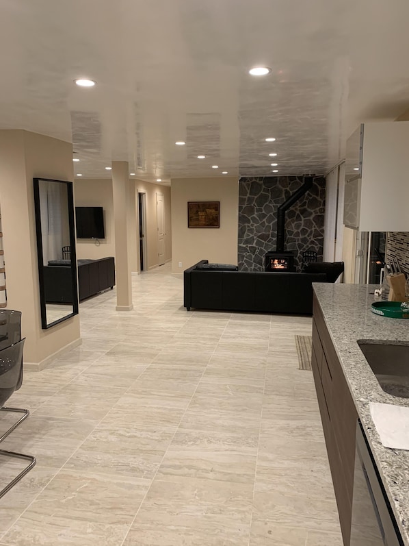 Interior - Newly Renovated 5 Bedroom Home with Gorgeous Views just minutes from Slopes (Hunter)