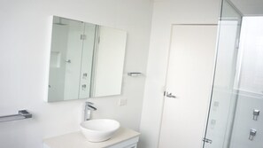 Bathtub