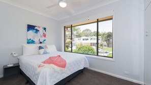 4 bedrooms, iron/ironing board, free WiFi, bed sheets