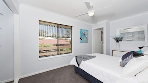 4 bedrooms, iron/ironing board, free WiFi, bed sheets