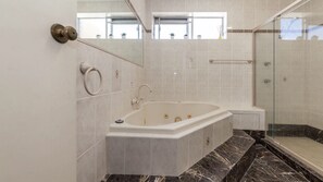 Badewanne, Haartrockner