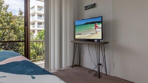 3 bedrooms, bed sheets - Tradewinds, 3/110 Victoria Pde- In the heart of Nelson Bay, walk to beach, marina & restaurants (Nelson Bay)