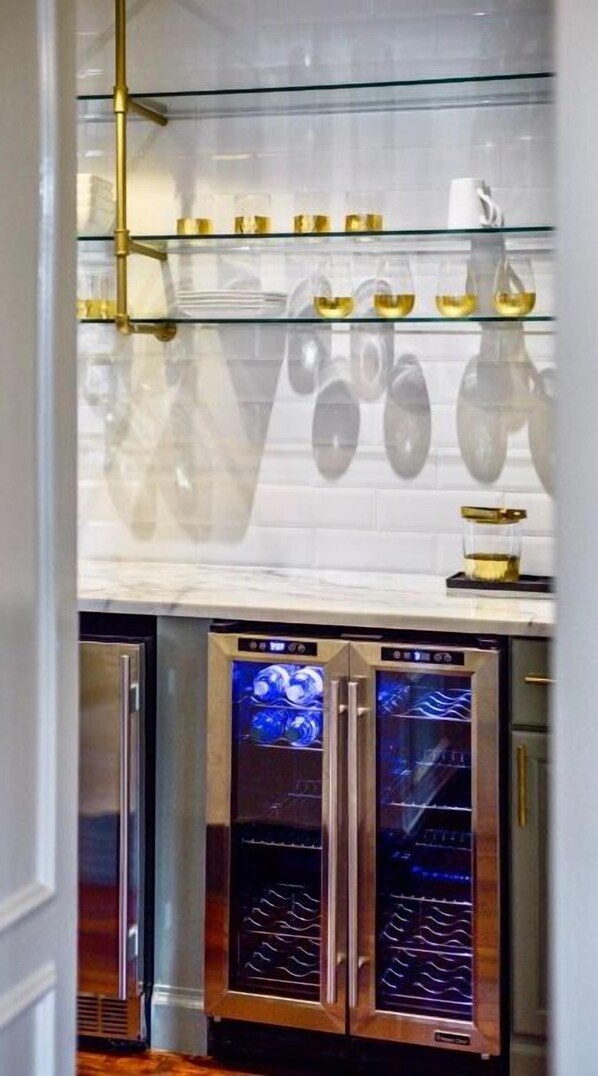 House | Private kitchen | Fridge, microwave, oven, stovetop