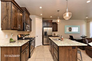 聯排別墅, 多張床, 山景 (Western Sky) | 私人廚房 | 電冰箱、微波爐、烤箱、爐台