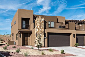 Pientalo, useita sänkyjä, vuoristonäköala (Red Rock Peace) | Ulkopuoli