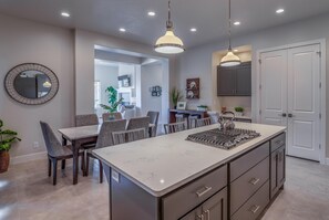 Refrigerador, microondas, horno, placa de cocina