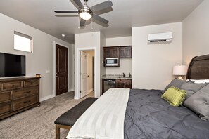 House, Multiple Beds, Mountain View (Fairways Escape) | 4 bedrooms, iron/ironing board, free WiFi, bed sheets