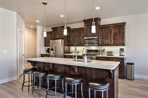 House, Multiple Beds, Mountain View (Fairways Escape) | Private kitchen | Fridge, microwave, oven, stovetop - Fairways Escape Holiday home 4 (St. George)