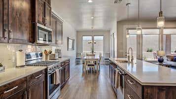 House, Multiple Beds, Mountain View (Fairways Escape) | Private kitchen