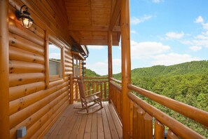 Ferienhaus (maximum occupancy 36) | Balkon