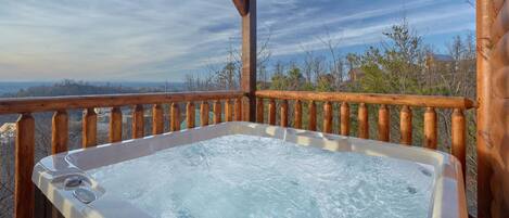 House | Outdoor spa tub