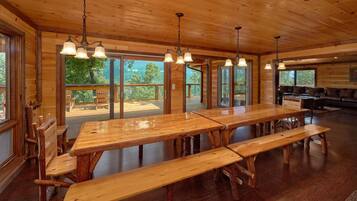 House | In-room dining