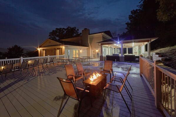 House (maximum occupancy 30) | Porch