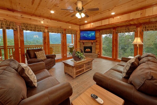 独立别墅 | 起居区 | 电视、壁炉