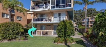 Castaways 1 Beachfront Apartment in Shoal Bay