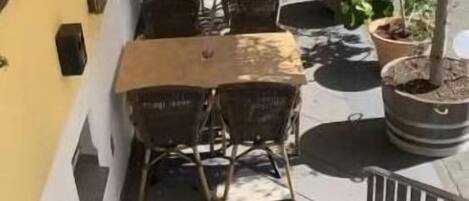 Breakfast, lunch, dinner served; Mediterranean cuisine