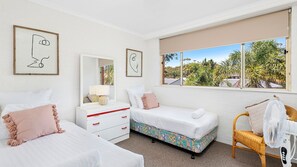 3 bedrooms, iron/ironing board, free WiFi, bed sheets