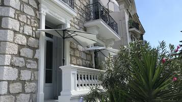 Fachada de la propiedad