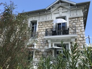 Comfort Duplex, 1 Bedroom | Balcony view - Villa le Nid (Nice)