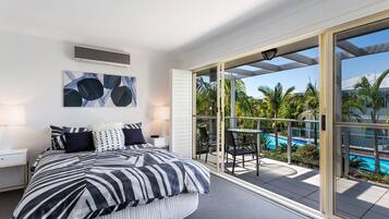 2 bedrooms, bed sheets