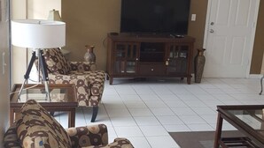 Living area - Lindfields Reserve - 8803 Crayson Court (Kissimmee)