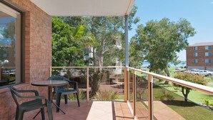 Outdoor dining - Misthaven, Unit 1/12 Mistral Close (Nelson Bay)