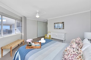 3 bedrooms, free WiFi, bed sheets - The Anchorage, Unit 12/9 Laman Street (Nelson Bay)