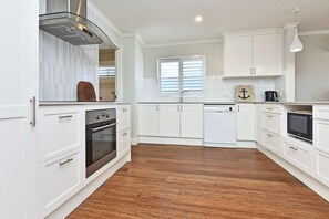 Fridge, microwave, oven, stovetop - The Anchorage, Unit 12/9 Laman Street (Nelson Bay)