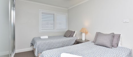 3 bedrooms, WiFi (free), bed sheets
