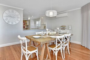 Dining - The Anchorage, Unit 12/9 Laman Street (Nelson Bay)