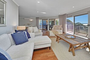 Unclassified image, 5 of 27, button - The Anchorage, Unit 12/9 Laman Street (Nelson Bay)