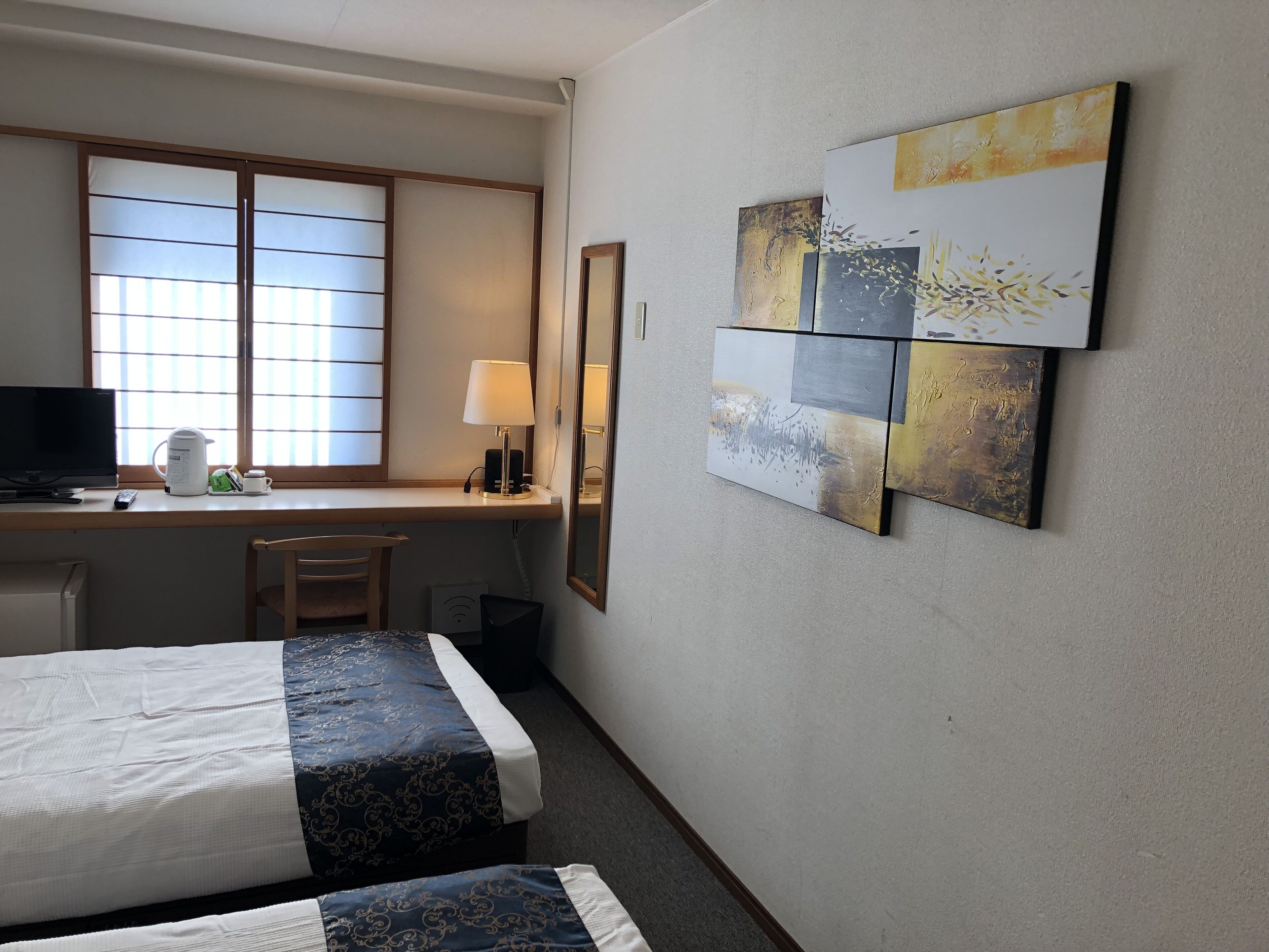 twin room, non smoking | in-room safe, iron/ironing board, cots/infant beds, rollaway beds