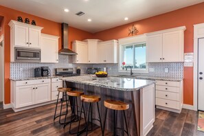 Fridge, microwave, oven, stovetop - LA Place | calm beach. Great for families (Dauphin Island)