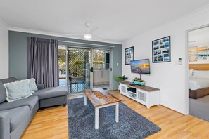 Unclassified image, 3 of 16, button - Shoal Bay Beach Apartments, Unit 6/2 Shoal Bay Road (Shoal Bay)