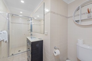 Unclassified image, 5 of 16, button - Shoal Bay Beach Apartments, Unit 6/2 Shoal Bay Road (Shoal Bay)