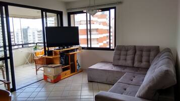 TV, DVD player, aparelho de som