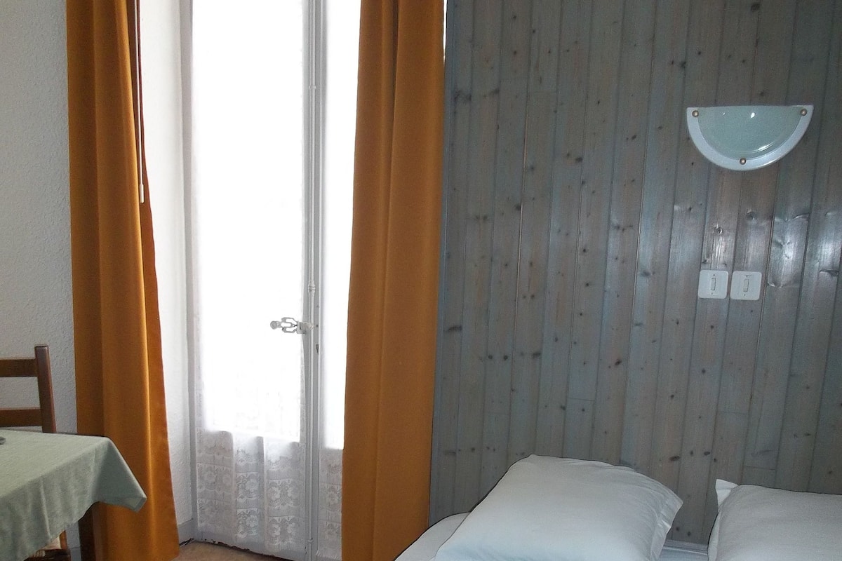 Standard Double Room, 1 Double Bed, Non Smoking | Cots/infant beds, bed sheets