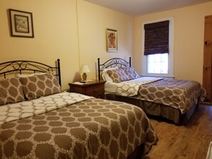 Free WiFi, bed sheets - The Henson (Windham)