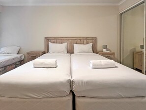 2 bedrooms, WiFi, bed sheets - Nelson Towers, Unit 37/71 Victoria Parade (Nelson Bay)