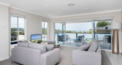 Signature House, 52 Saratoga Avenue