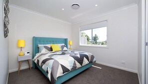 4 bedrooms, bed sheets