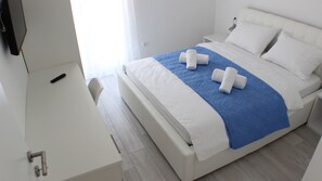 2 多间卧室、客房内保险箱、熨斗/熨衣板、WiFi