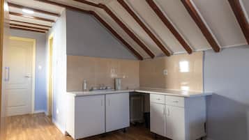 Deluxe Room, Private Bathroom | 1 bedroom, desk, free WiFi, bed sheets