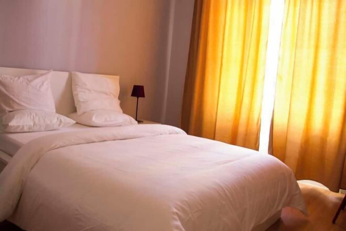 1 habitación, escritorio, wifi gratis y ropa de cama